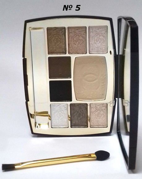 Тени с пудрой Chanel Travel Makeup Palette 33 гр.