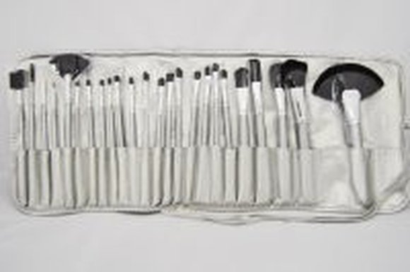 Кисти Global Fashion в чехле 24шт