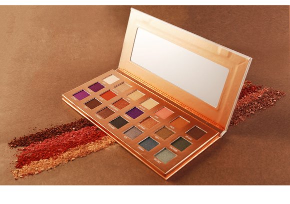 Пигментированные тени  21 цвет O.TWO.O арт. 9994 31.5 g.